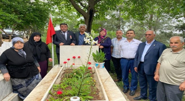 Şehit Ahmet Tıraş kabri başında dualarla anıldı