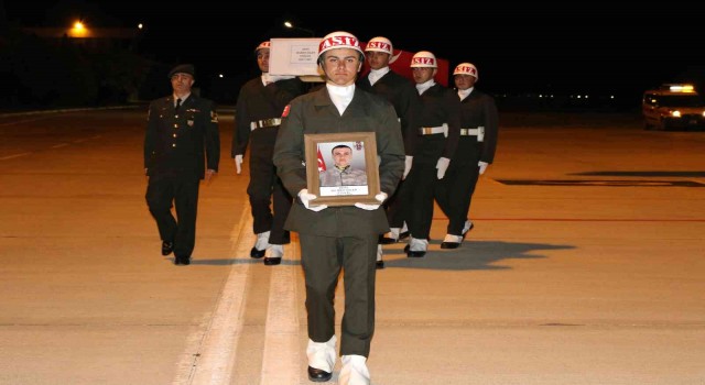 Şehit Güler için Erzincanda havalimanında uğurlama töreni düzenlendi