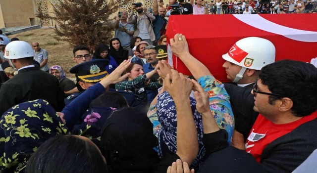 Şehit Piyade Teğmen Güler Antalyada son yolculuğuna uğurladı