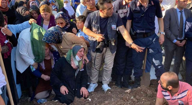 Şehit Uzman Çavuş Serttaş Diyarbakırda gözyaşları arasında son yolculuğuna uğurlandı