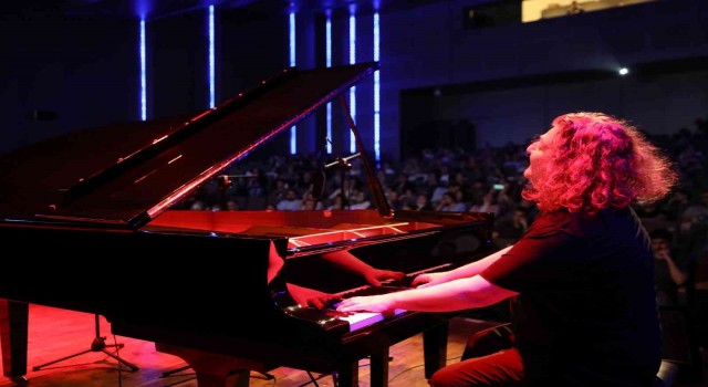 Şehitkamilde Uluyhan Uğurludan 19 Mayısa özel piyano resitali