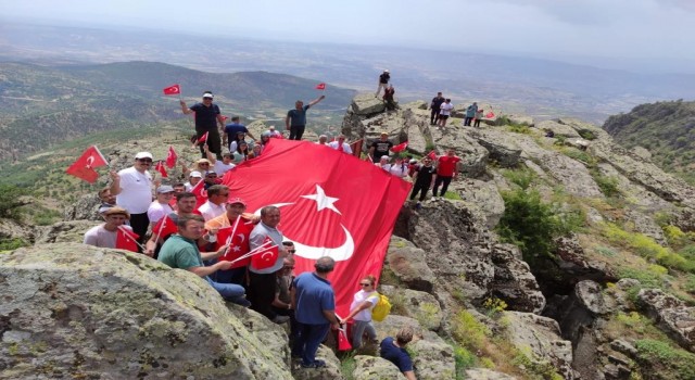 Selendinin zirvesine gençlik ve doğa yürüyüşü yapıldı