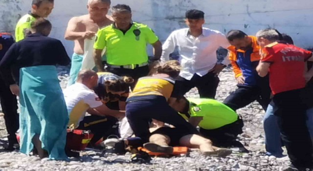 Serinlemek için denize giren genç, boğulma tehlikesi geçirdi