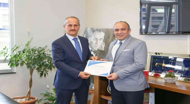 SGKdan en yüksek prim ödeyen hastaneye teşekkür belgesi