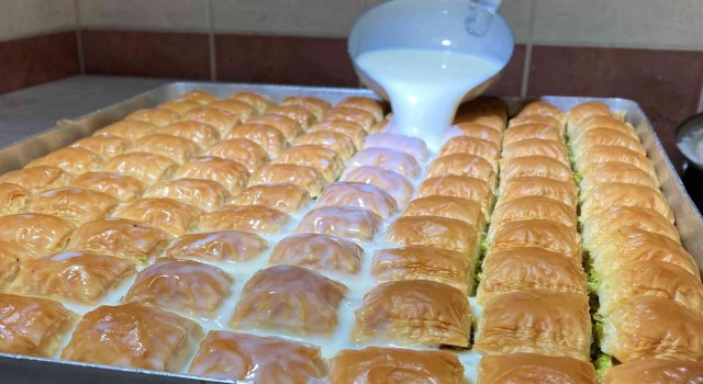 Sıcak günlere denk gelen Ramazan Bayramının gözdesi soğuk baklava