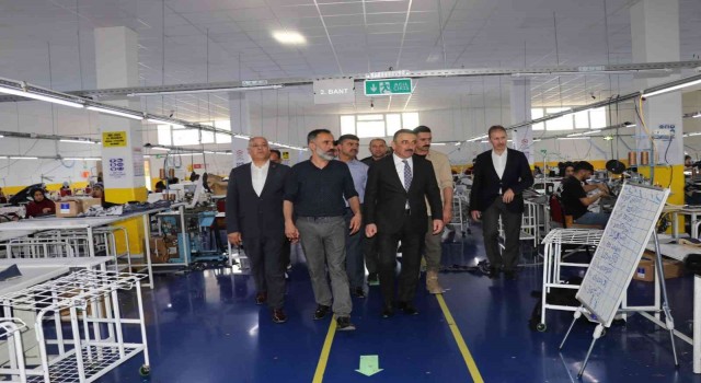Siirt Valisi Hacıbektaşoğlu, OSBde yatırımcılarla görüştü