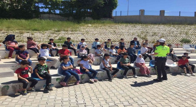 Siirtte çocuklar trafiği kurallarıyla öğreniyor