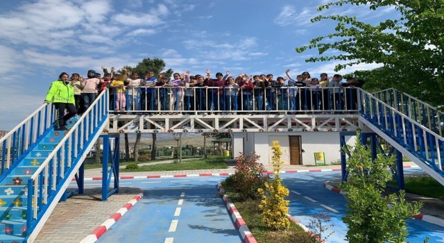 Siirtte minik öğrencilere trafik eğitimi