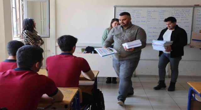 Silopi Türk Ocaklarından öğrencilere kaynak kitap desteği