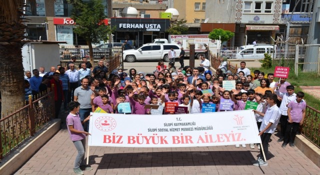 Silopide öğrenciler Aile Haftasında yürüyüş yaptı
