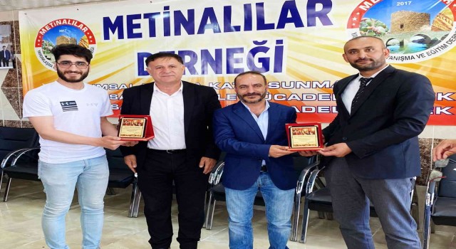 Sinanoğlu ve Metinalılardan İHAya iki plaket