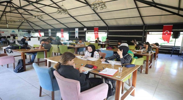 Sınava bir ay kala arı gibi çalışıyorlar