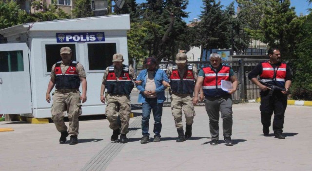 Sınırda yakalanan DEAŞ üyesi terörist, adliyeye sevk edildi