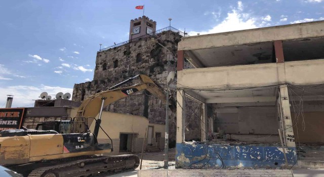 Sinop Meydan Projesinde son yıkımlar başladı