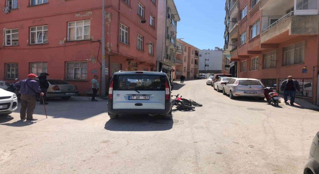 Sinopta hafif ticari araçla motosiklet çarpıştı: 1 yaralı