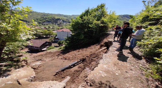 Sinopta heyelan: 2 ev ve 1 samanlıkta zarar oluştu