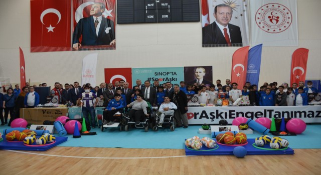 Sinopta özel eğitim okullarına spor malzemesi verildi