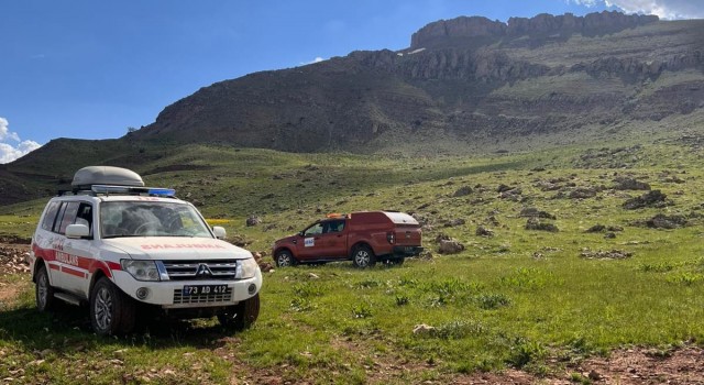 Şırnakta kayalıklardan düşen kişi için askeri helikopter havalandı