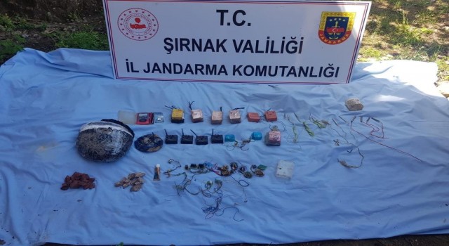 Şırnakta toprağa gömülü patlayıcı ve çok sayıda mühimmat bulunarak imha edildi