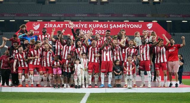 Sivasspor kupasını aldı