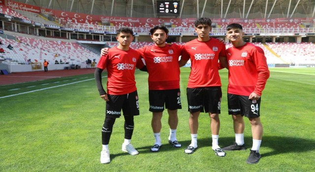 Sivassporun gençleri ilk resmi maçına çıktı