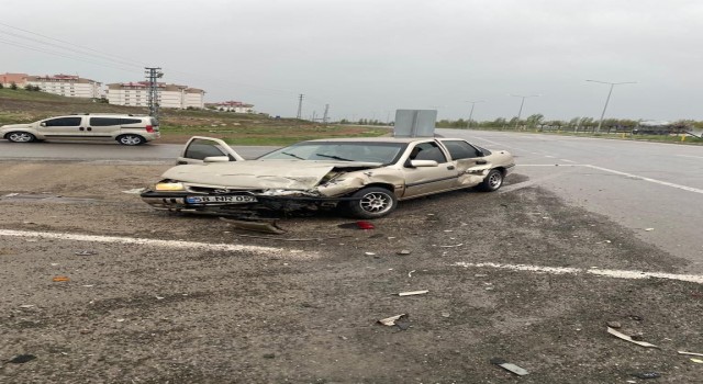 Sivasta iki otomobil çarpıştı: 5 yaralı