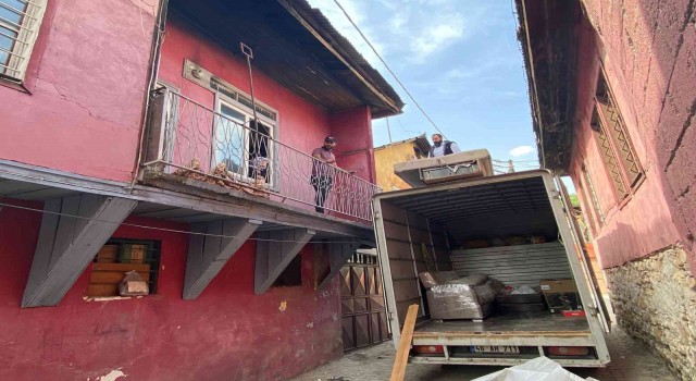Sokağa bırakılan anne ve bebeğine sıcak yuva