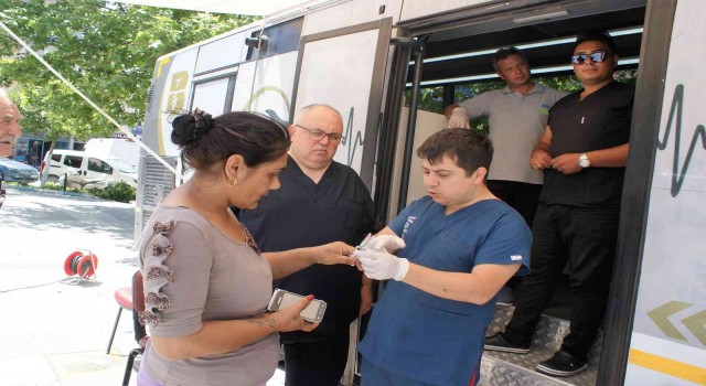 Sokak hayvanları için vetbüs Manyasta