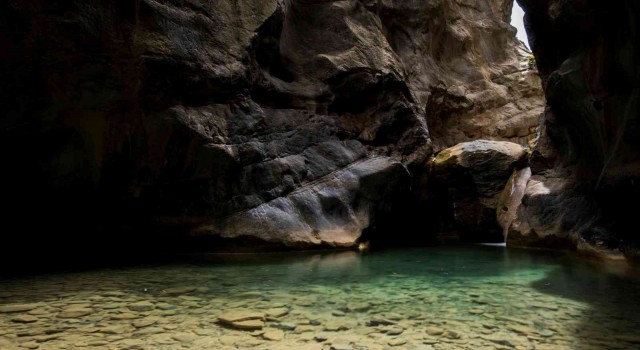 Spil Dağının saklı kanyonu fotoğrafçıların ilgi odağı oldu