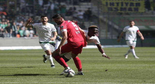 Spor Toto 1. Lig: Bursaspor: 1 - Ümraniyespor: 1 (İlk yarı sonucu)