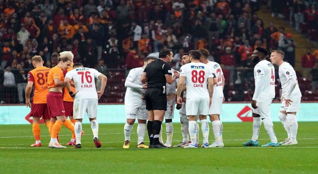 Spor Toto Süper Lig: Galatasaray: 1 - Sivasspor: 0 (Maç devam ediyor)