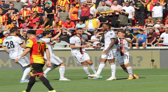 Spor Toto Süper Lig: Göztepe: 0 - Beşiktaş: 2 (İlk yarı)