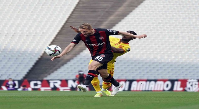 Spor Toto Süper Lig: Karagümrük: 1 - Göztepe: 0 (İlk yarı)