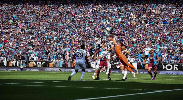 Spor Toto Süper Lig: Trabzonspor: 1 - Altay: 0 (İlk yarı)