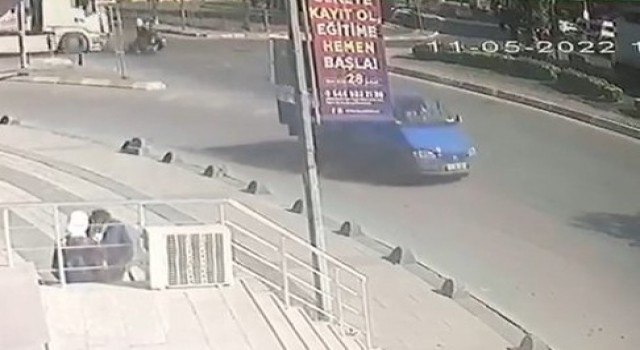 Sultanbeylide hafriyat kamyonu yunus polislerine çarptı: 2 polis yaralı