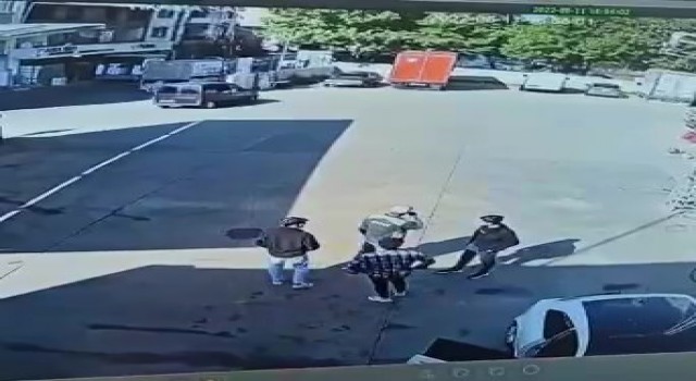 Sultanbeylide polisin kovaladığı otomobilin terk edildiği anlar kamerada