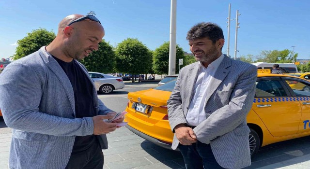 Taksim Meydanında taksi bulamadı, sosyal deney yaptı