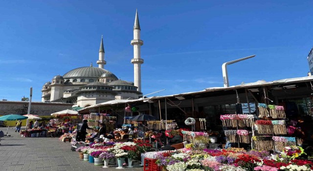 Taksimde çiçekçilerde Anneler Günü heyecanı
