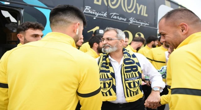 Tarsus İdman Yurdu meşalelerle karşılandı