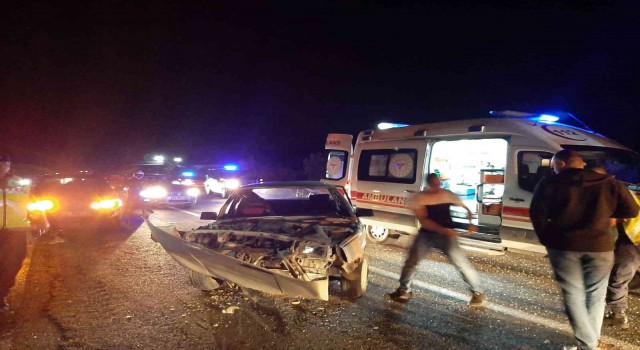 Tarsusta 2 otomobil çarpıştı: 6 yaralı