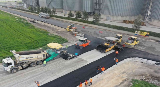 Tarsusta KOBİ işletmelerinin bulunduğu bölgenin yolları sıcak asfaltla kaplandı