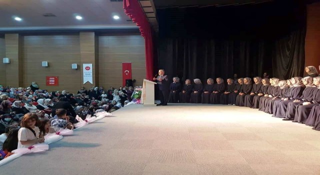 Tavşanlıda 41 hafız kız öğrenci taç giydi