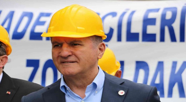 TDP Genel Başkanı Sarıgül, Zonguldakta 1 Mayıs kutlamalarına katıldı