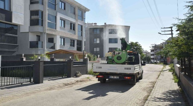 Tepebaşında ilaçlama çalışmalarını aralıksız şekilde sürüyor