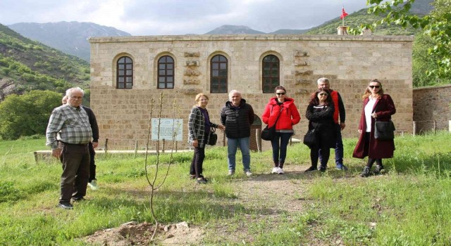 Terörden temizlenen Şemdinliye ziyaretçi akını