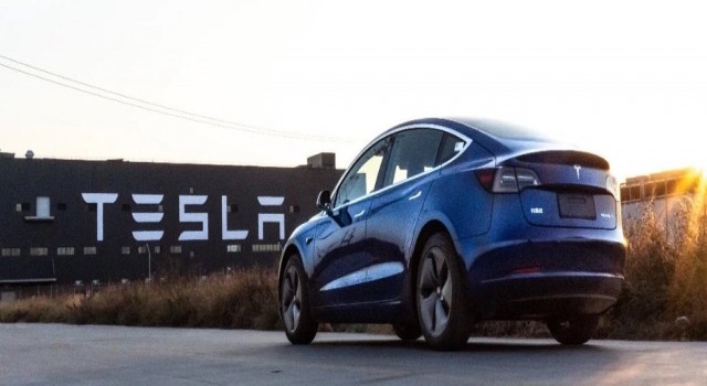 Tesla, Şangayda üretimini durdurdu
