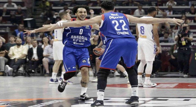 THY Euroleague final-four finalinde Anadolu Efes, Real Madridi 58-57lik skorla mağlup ederek şampiyon oldu.