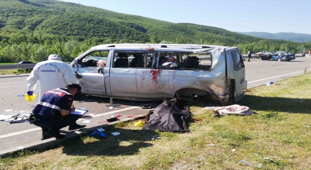 Tokatta kavşakta iki araç çarpıştı: 2 kişi öldü 12 kişinin yaralandı