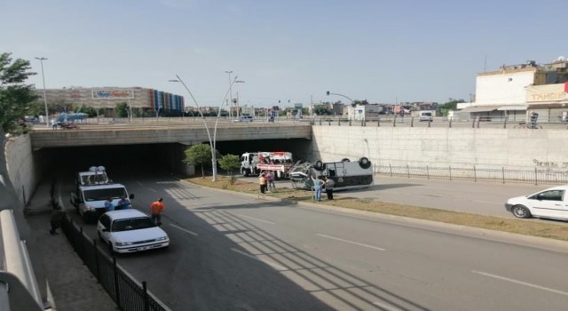Toplu taşıma aracı alt geçide düştü