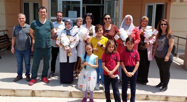 Toprakkale'li Öğrencilerden sağlık çalışanlarına, ‘maskeden çiçek’ ile teşekkür